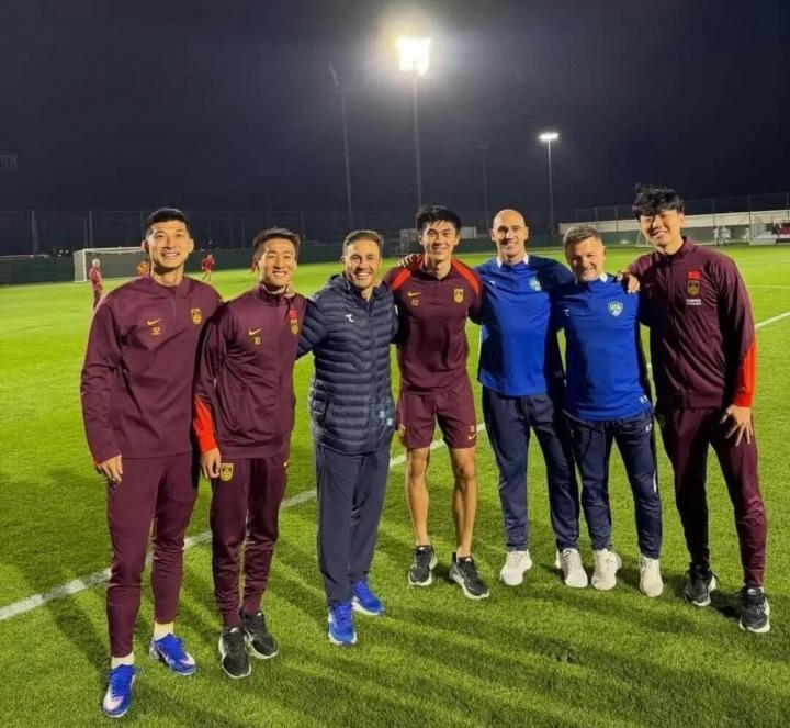 V站体育比分-执教前景难乐观！卡纳瓦罗跟前广州队球员重聚，韦世豪笑得最开心